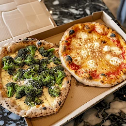 Foto von Pizzateig aus Brokkoli