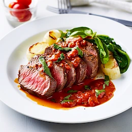 Foto von Rinderfilet mit Tomaten-Basilikum-Sauce