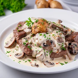 Foto von Rinderfilet mit Champignons in Rahmsoße
